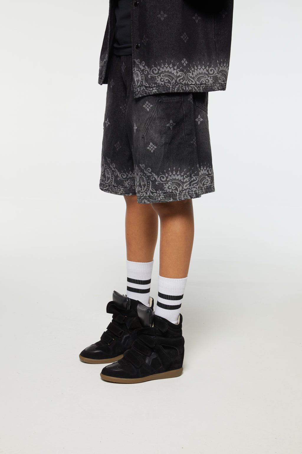 LASER PRINT DENIM SHORTS