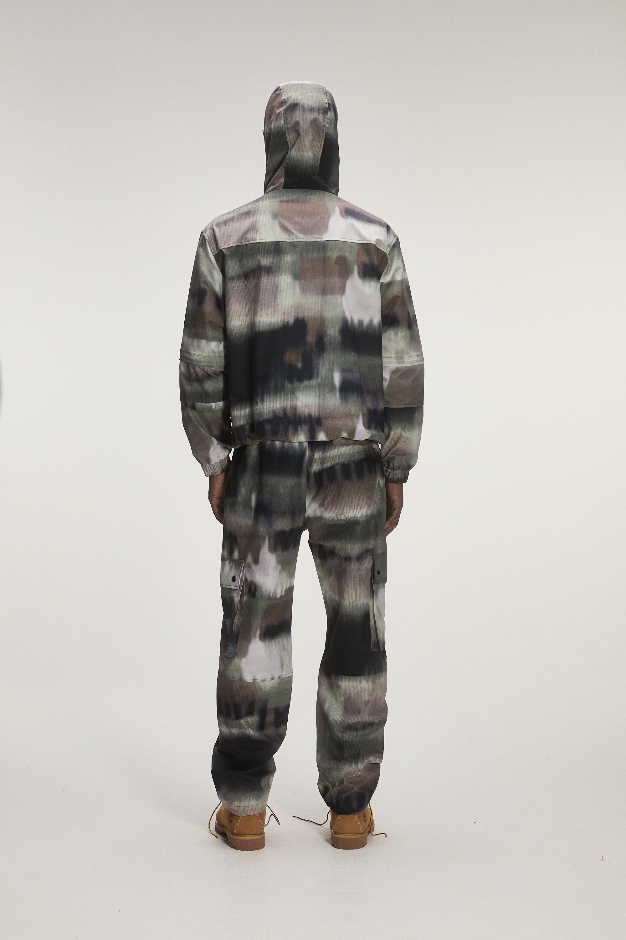 BLURRED CAMO WIND BREAKER